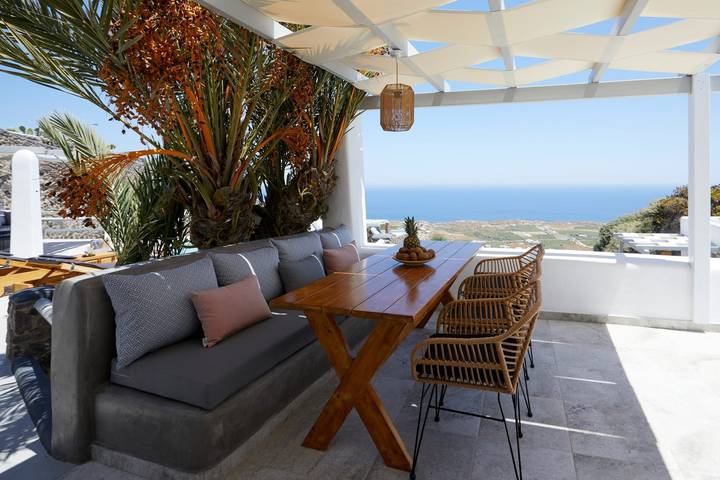 Villa pour 5 personnes, avec balcon ainsi que vue sur l’océan et jardin dans Firostefani