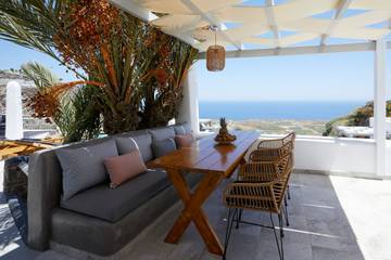 Villa pour 5 personnes, avec vue sur l’océan ainsi que jardin et balcon dans Firostefani