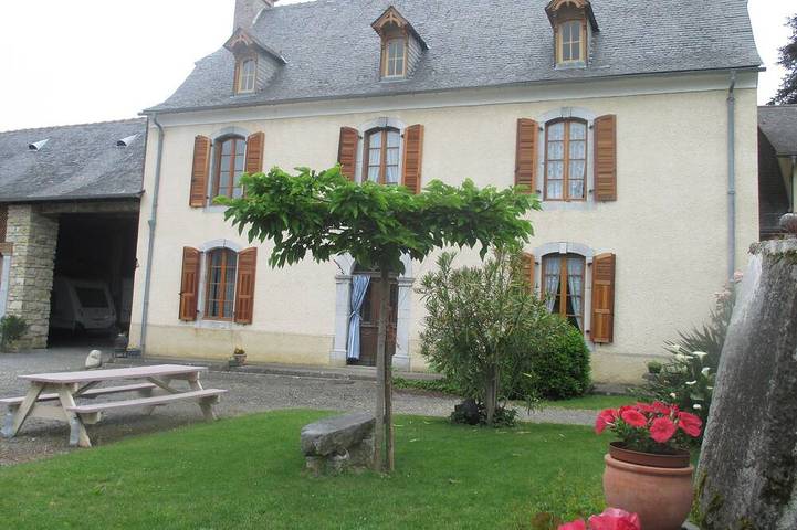 Gîte pour 10 personnes, avec jardin, animaux acceptés à Bernac-Dessus