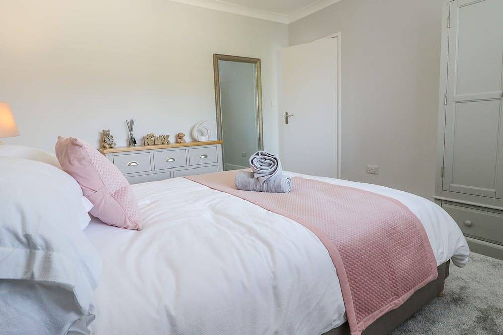 Broadway Cottage, pet friendly, with a garden in Lincoln in Lincoln, Lincolnshire