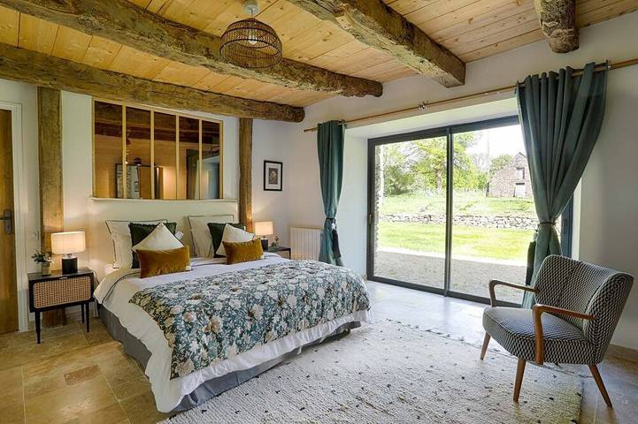 Location de vacances pour 16 personnes, avec terrasse et jardin à Tréal - 2