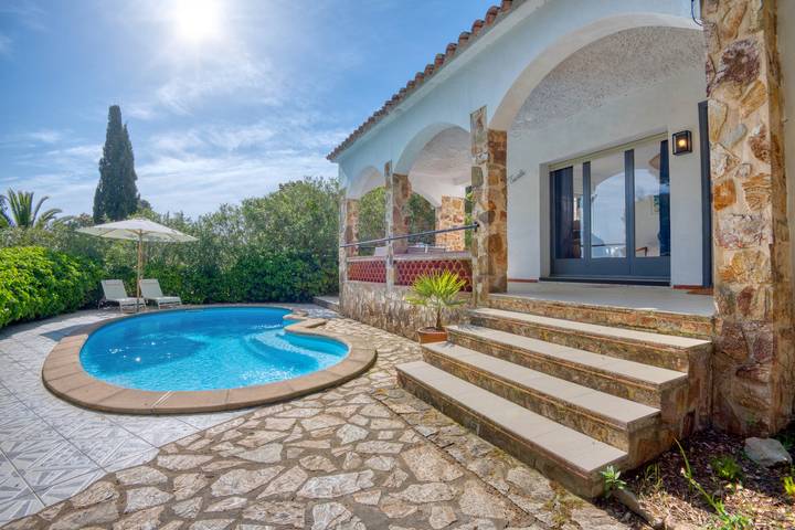 Ferienhaus für 4 Personen, mit Terrasse und Garten in Pals - 2