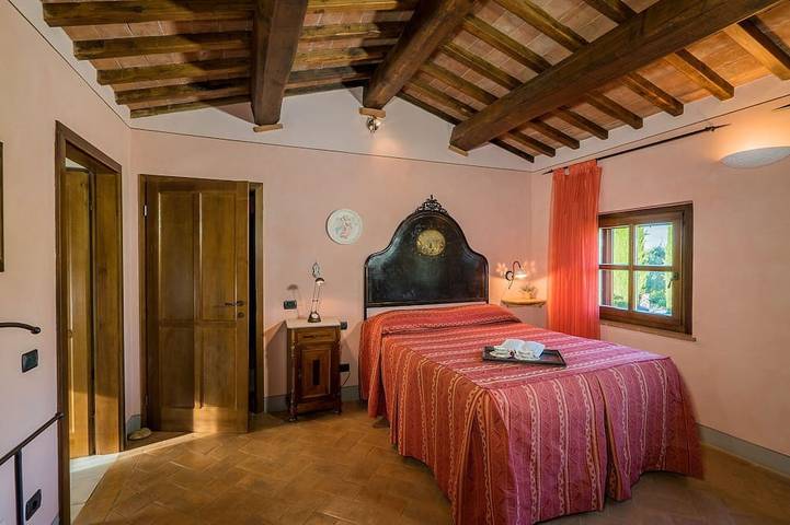 Splendida villa indipendente con WIFI, piscina privata, A/C, vasca idromassaggio, TV, balcone in Montaione, Firenze province