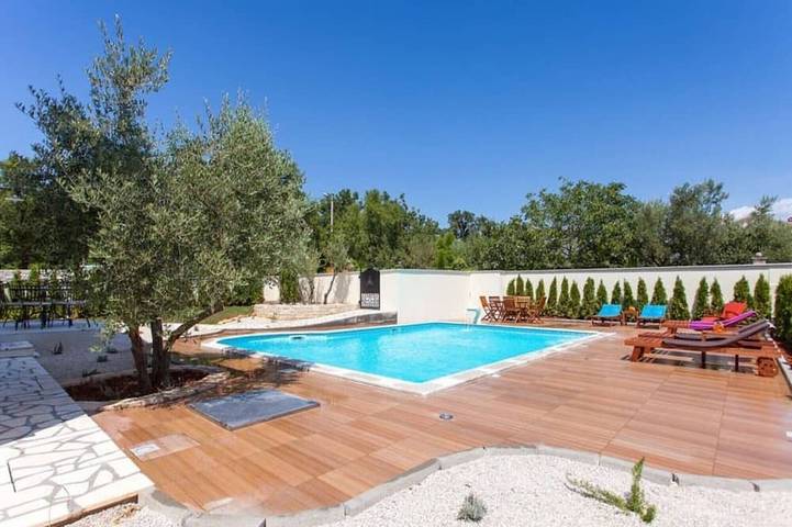 Ferienwohnung für 6 Personen, mit Pool und Balkon sowie Garten - 1