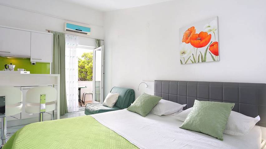 Studio für 3 Personen, mit Ausblick in Mimice