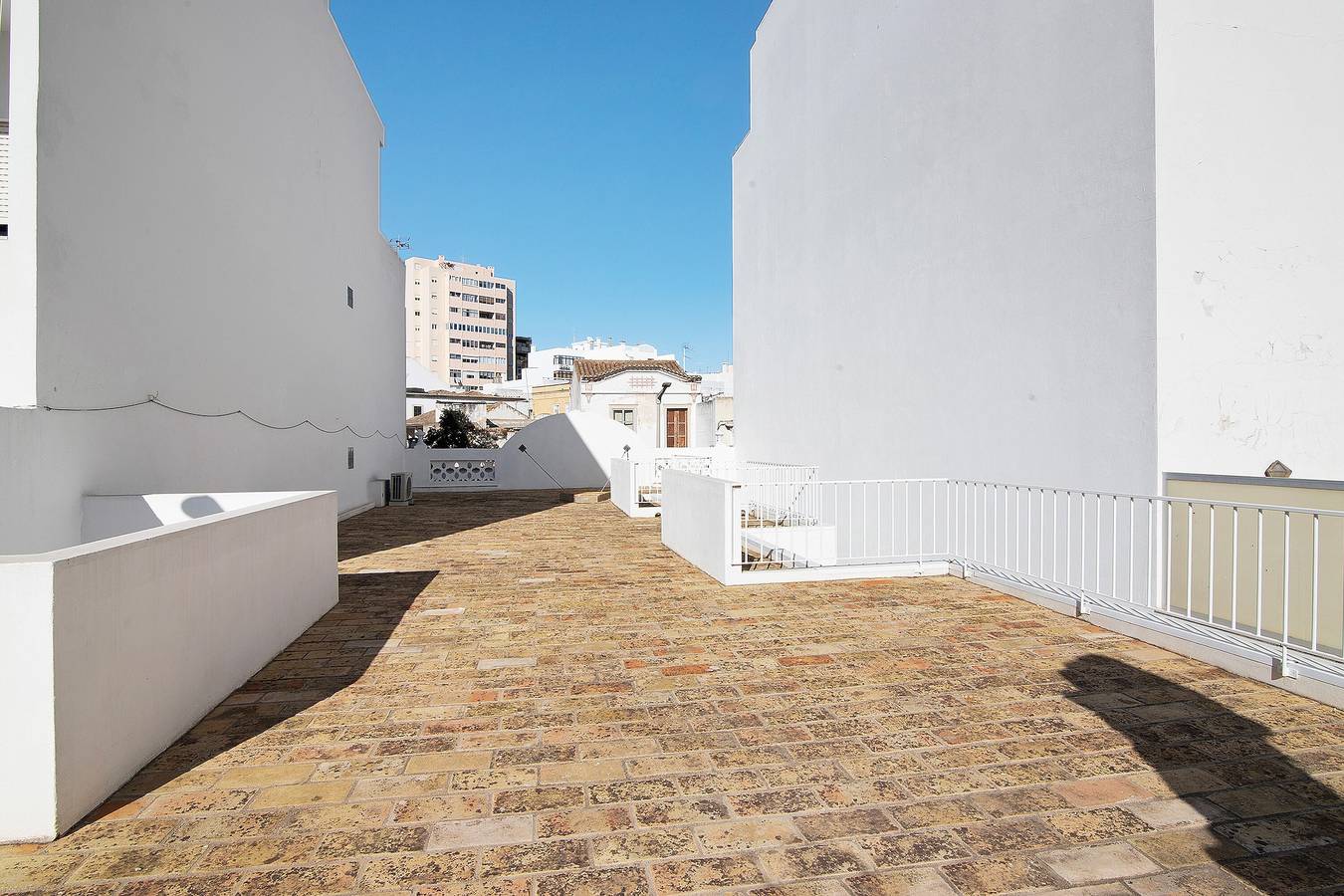 Studio entier, Studio de la "Casa Vermelha Ii" avec terrasse partagée & Wi-Fi in Sé (Faro), Faro