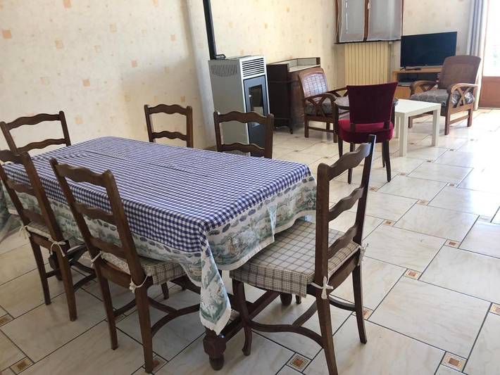 Gîte pour 6 personnes, avec terrasse et jardin à Saint-Martin-sous-Vigouroux - 3