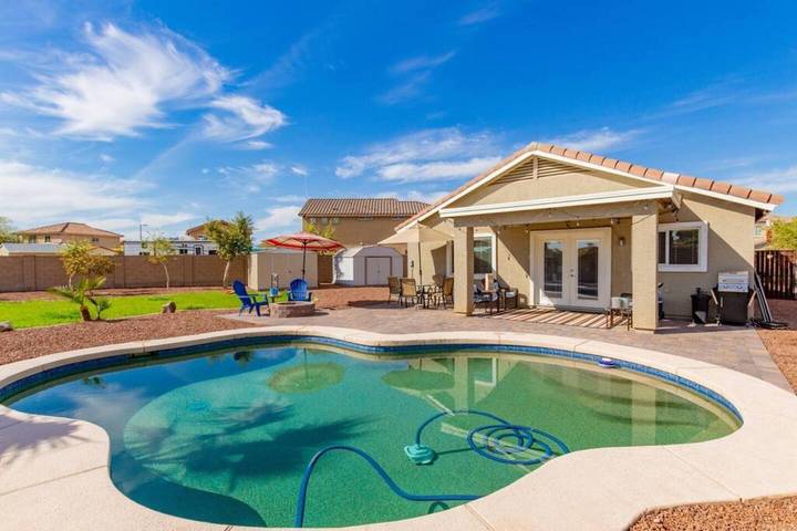 Vacation home for 7 people, with terrace and pool as well as yard in Arizona