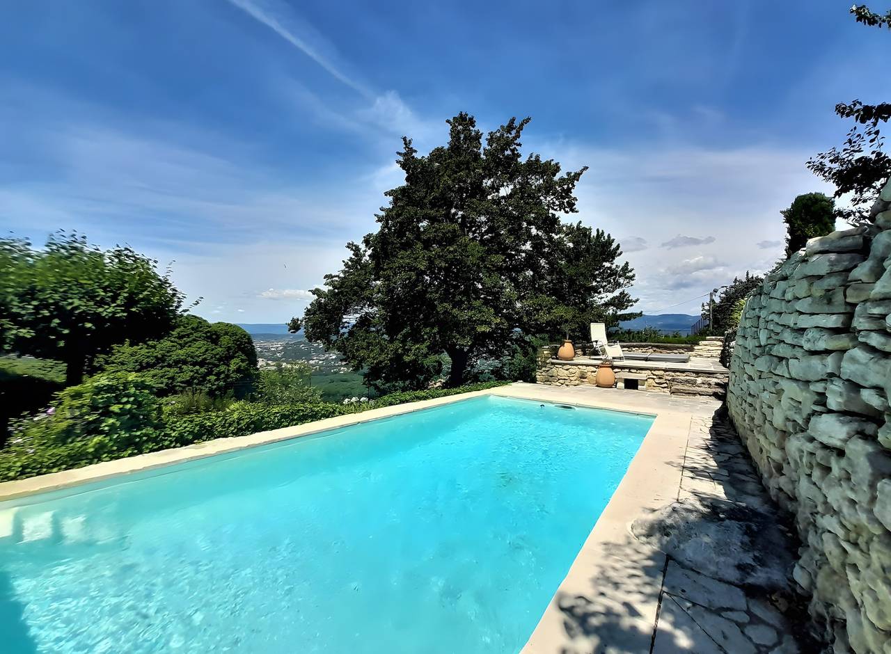 Villa “Longomai” with Mountain View, Wi-Fi, and Air Conditioning in Saignon, Parc naturel régional du Luberon