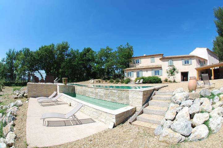 Villa pour 17 personnes, avec jacuzzi ainsi que terrasse et jardin