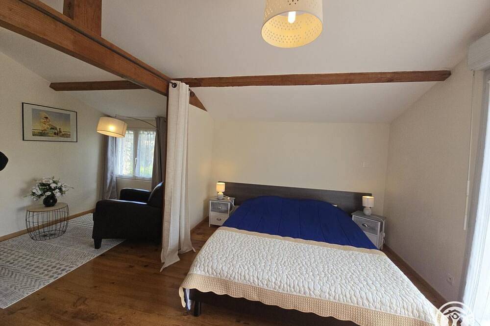 Gîte avec étang privé, piscine partagée et Wifi en Dordogne in Naussannes, Périgord Pourpre