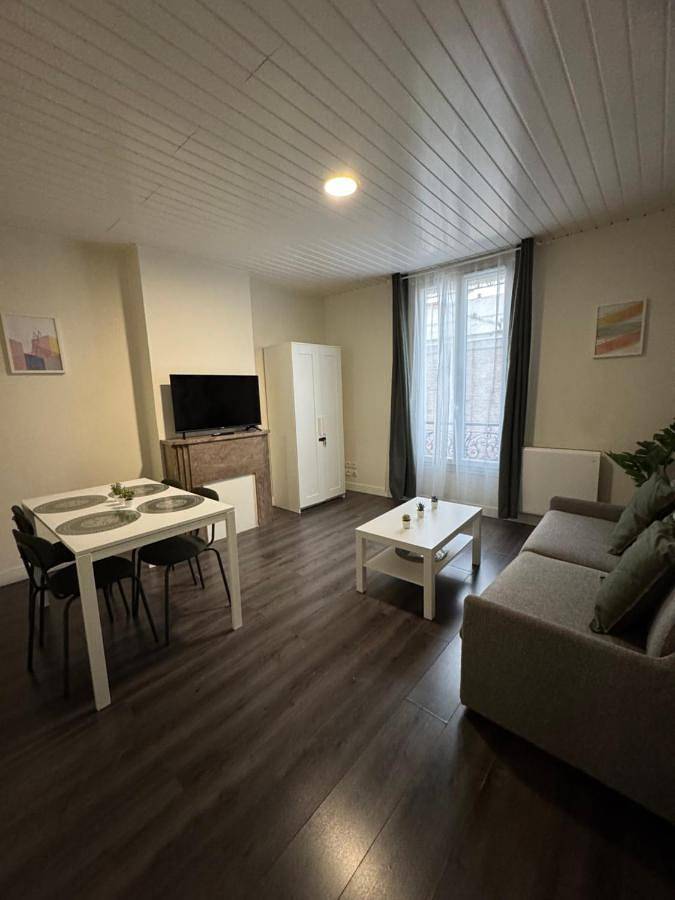 Appartement entier, One-Bedroom Apartment in Villemomble, Seine-Saint-Denis
