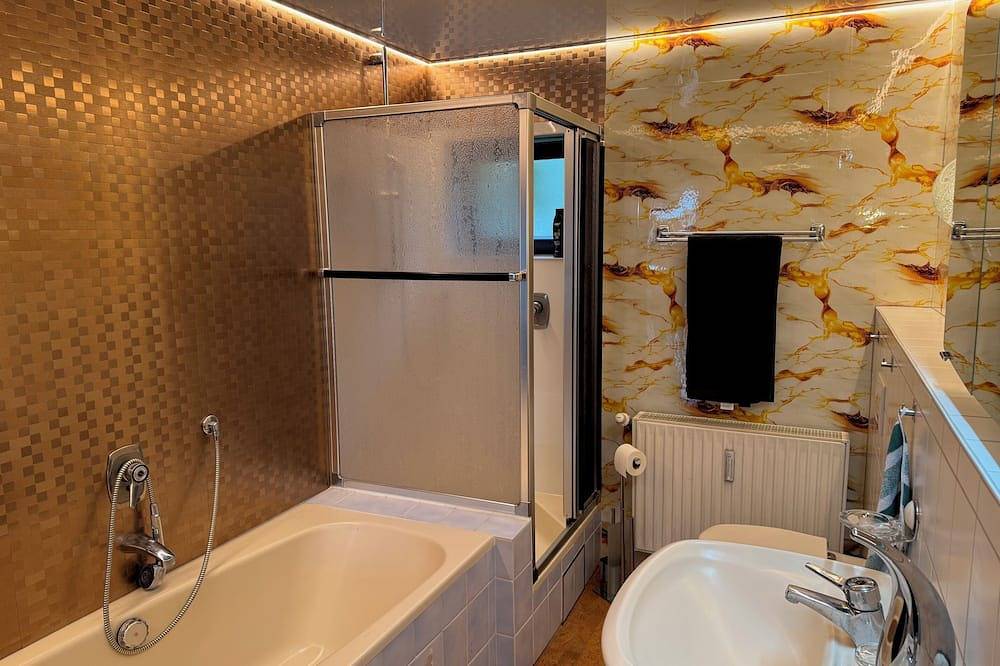 Apartamento inteiro, Modern apartment renovated in 2025 - quiet location - 10 km from Basel in Rheinfelden, Floresta Negra do Sul