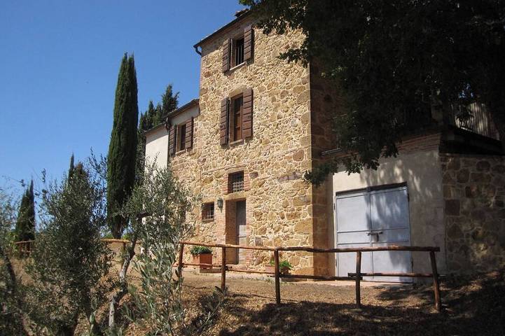 Agriturismo per 6 persone, con terrazza e giardino, con animali domestici in Torrita di Siena