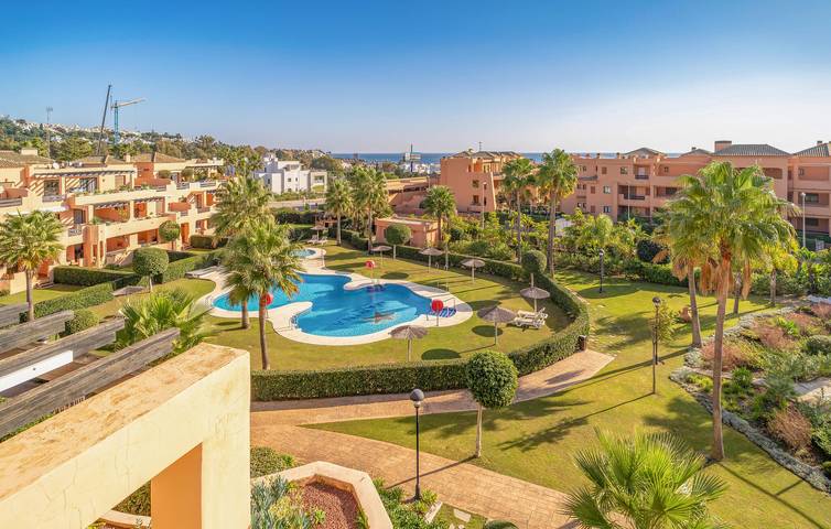 Ganze Ferienwohnung, Apartment mit Meerblick, Pool, Terrasse und Parkplatz, 400m zum Strand in Playa Ancha, Casares