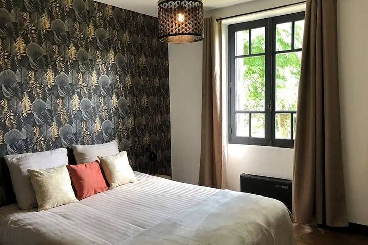 Gîte pour 6 personnes, avec jacuzzi et jardin à Saint-Cyr-les-Champagnes - 3
