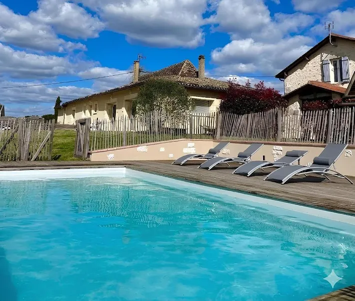 Alojamiento y desayuno para 2 personas, con jardín y vistas además de piscina y terraza - 1