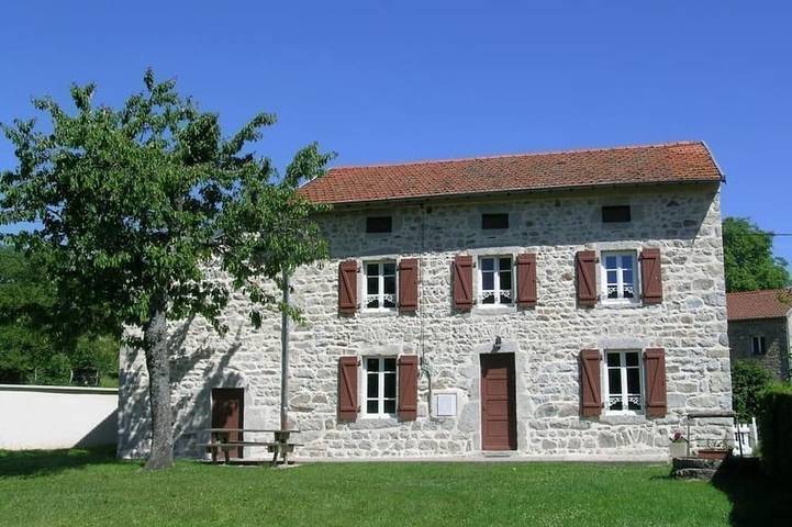 Gîte pour 14 personnes, avec jardin, animaux acceptés dans La Guillermie