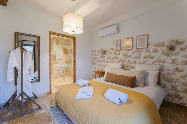 Location de vacances pour 8 personnes, avec terrasse ainsi que piscine et jardin, animaux acceptés à Cricquebœuf - 3