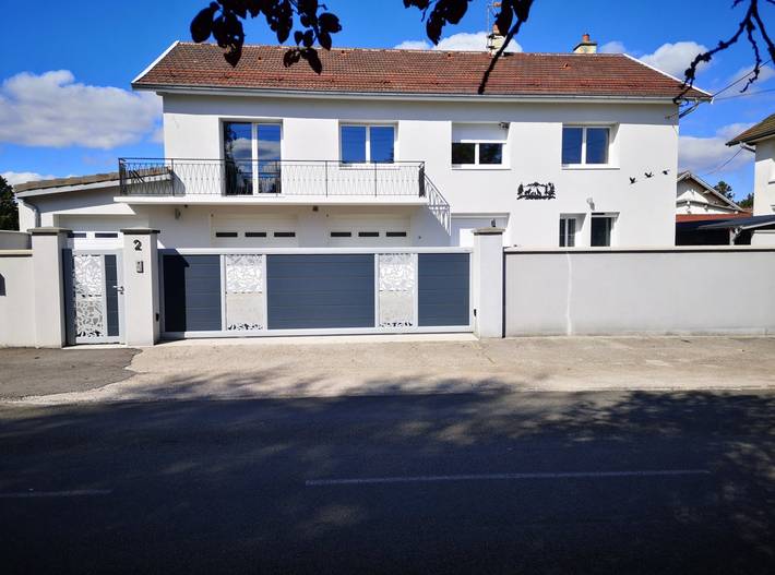 Chambre d’hôte pour 2 personnes, avec jacuzzi et jardin ainsi que sauna et piscine dans le Jura - 2