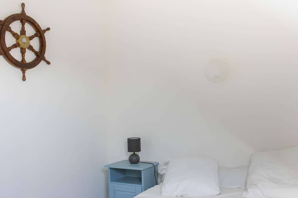 Entire apartment, 211 - Beautiful renovated 2-bedroom apartment in Plurien near the beach in Plurien, Côte d’Émeraude