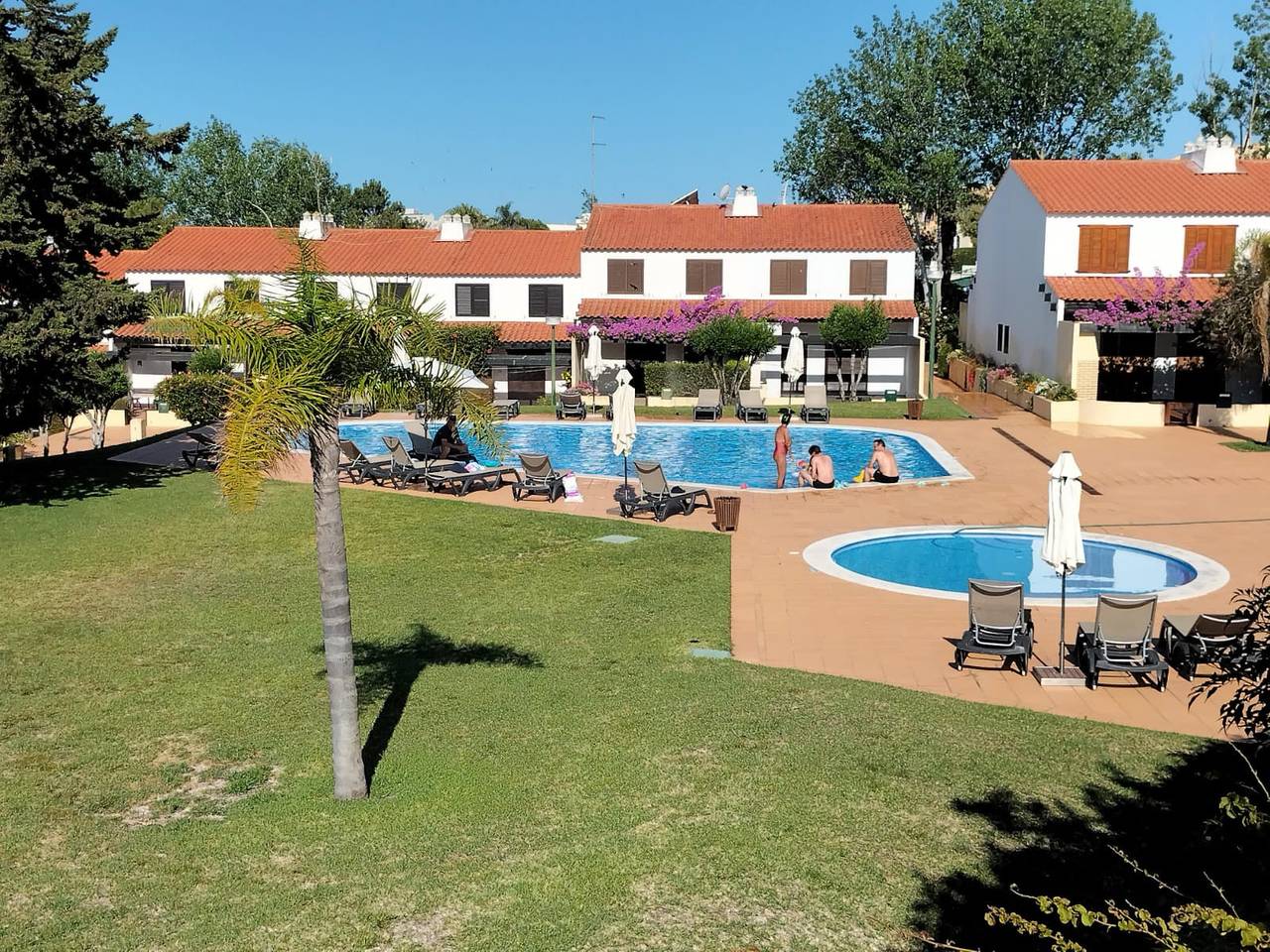 V2 Vilar Jardim Piscina wifi in Quarteira, Distrito de Faro