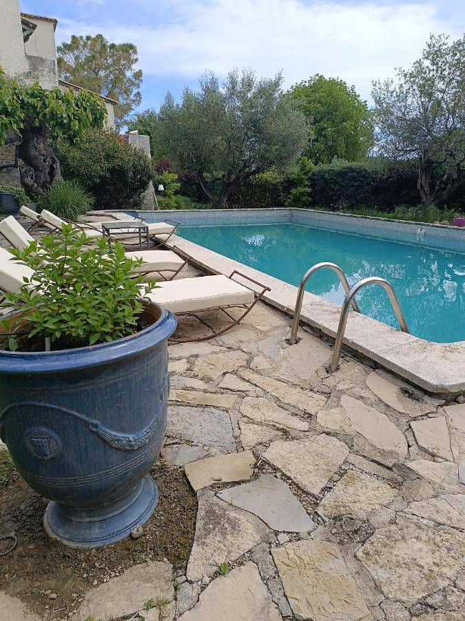 Location de vacances pour 2 personnes, avec jacuzzi et piscine ainsi que jardin et terrasse, animaux acceptés à Deaux - 4