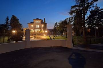 Location de vacances pour 20 personnes, avec jardin et jacuzzi à Sainte-Cécile-les-Vignes