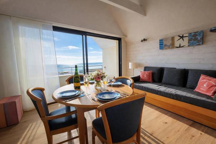 Location de vacances pour 2 personnes, avec Balcon ainsi que Terrasse et Vue à Pouldreuzic