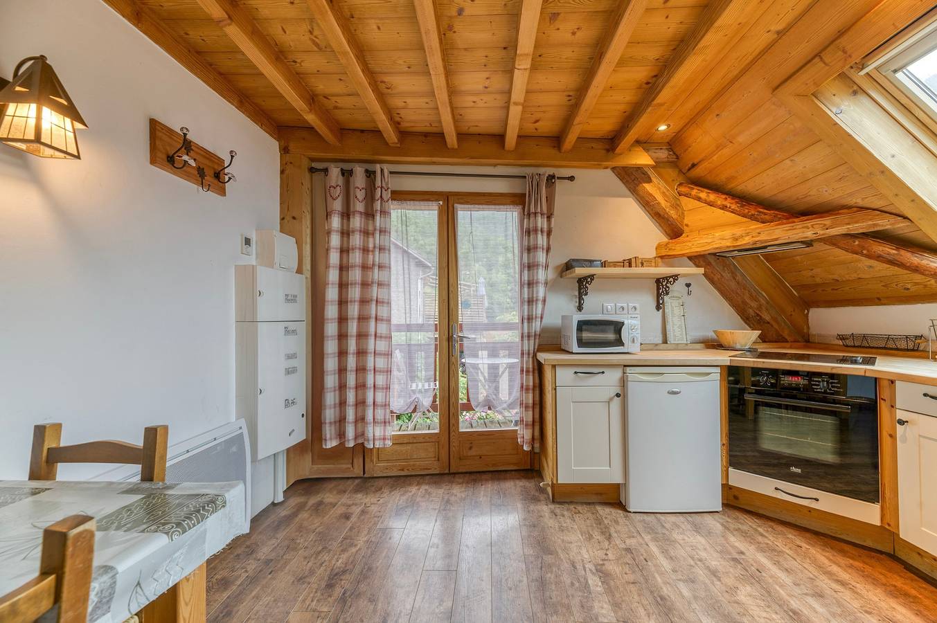 Ganze Wohnung, Ferienwohnung 'Passoud 203' mit Bergblick, Gemeinschaftsgarten und Wi-Fi in Oz, Nationalpark Écrins