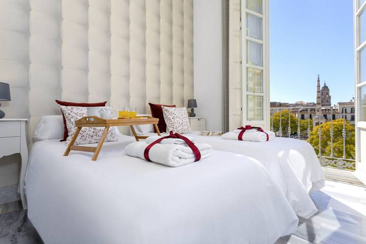 Entire apartment, Holiday apartment for 4 people with balcony in Málaga Central District, Malaga