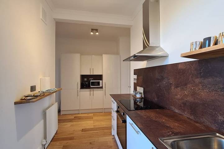 Vacation rental for 4 people, with yard and pool as well as sauna and hot tub in the United Kingdom