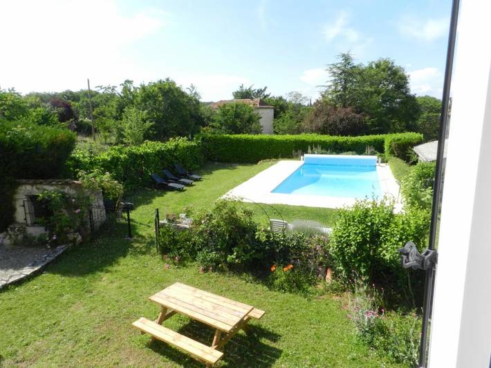 Location de vacances pour 10 personnes, avec jardin ainsi que piscine et terrasse, animaux acceptés à Saint-Vincent-Rive-d'Olt