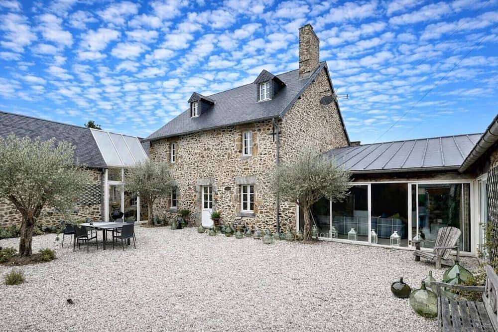 La Brocanterie  Piscine chauffée et Plages à 5 min in Gouville-sur-Mer, Région de Coutances