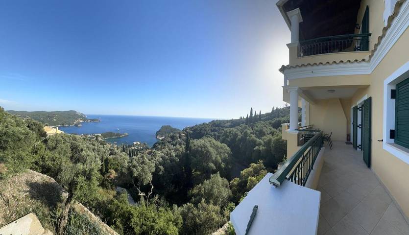 Διαμερίσματα διακοπών για 5 άτομα, με Μπαλκόνι και Ταράτσα καθώς και Θέα στους Λάκωνες