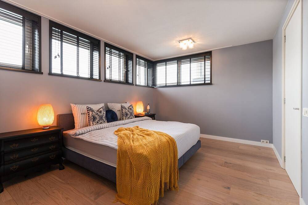 Stylish and fully equipped water villa with a large rooftop terrace — your perfect Amsterdam stay. in Amsterdam Oost, Holländische Küste