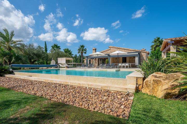Ruime Villa Canacati met zwembad, Wi-Fi, A/C, terras & tuin in Pollença, Noord-Mallorca
