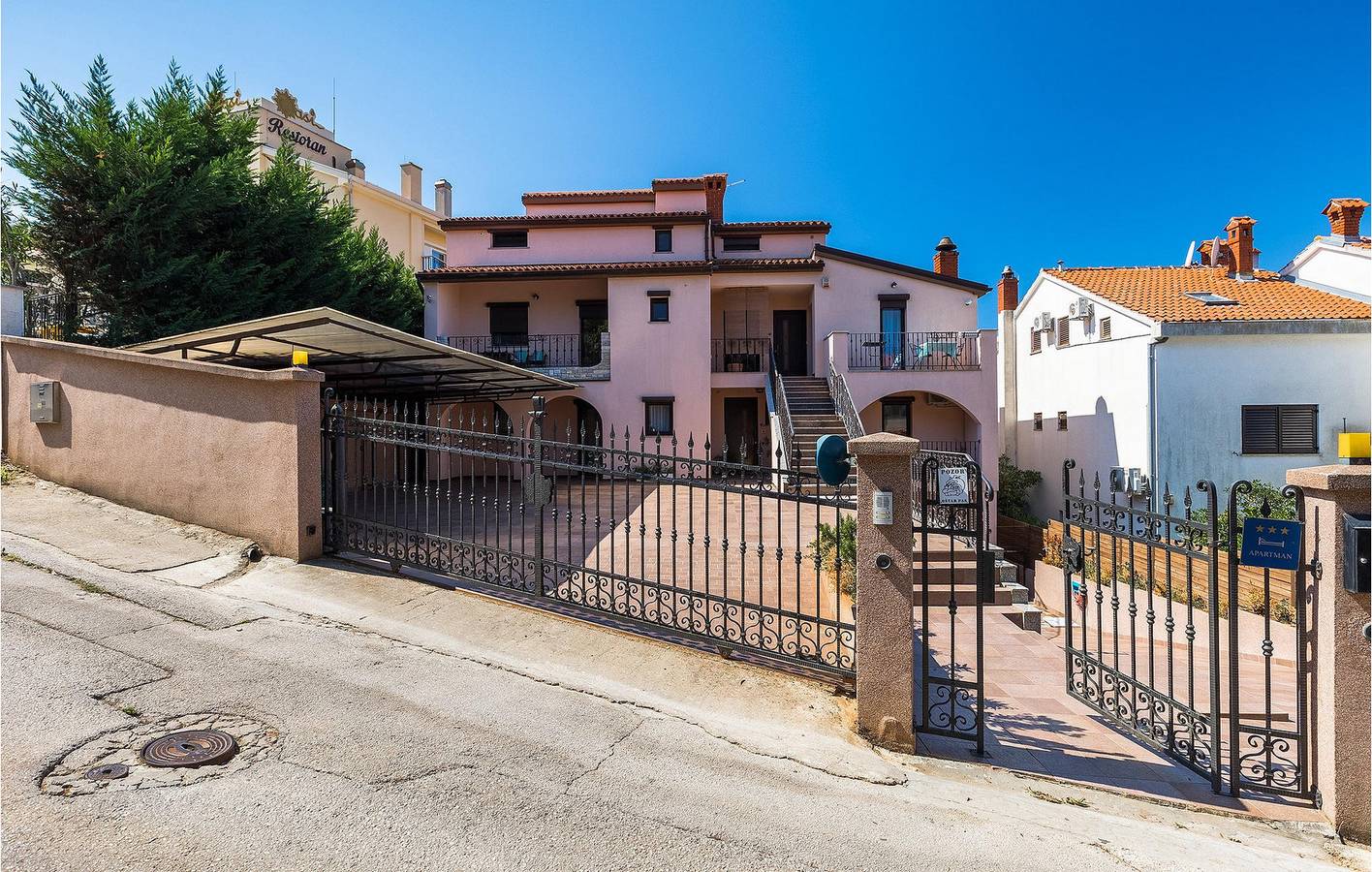 Ferienhaus für 16 Personen mit Garten in Medulin, Südküste Istrien