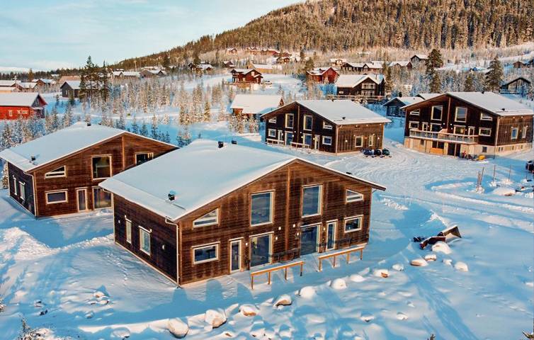 Lägenhet för 16 Personer, med terass samt bastu och trädgård, barnvänlig i Idre