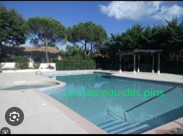 Gîte pour 5 personnes, avec jardin ainsi que piscine et vue, animaux acceptés à Forcalqueiret