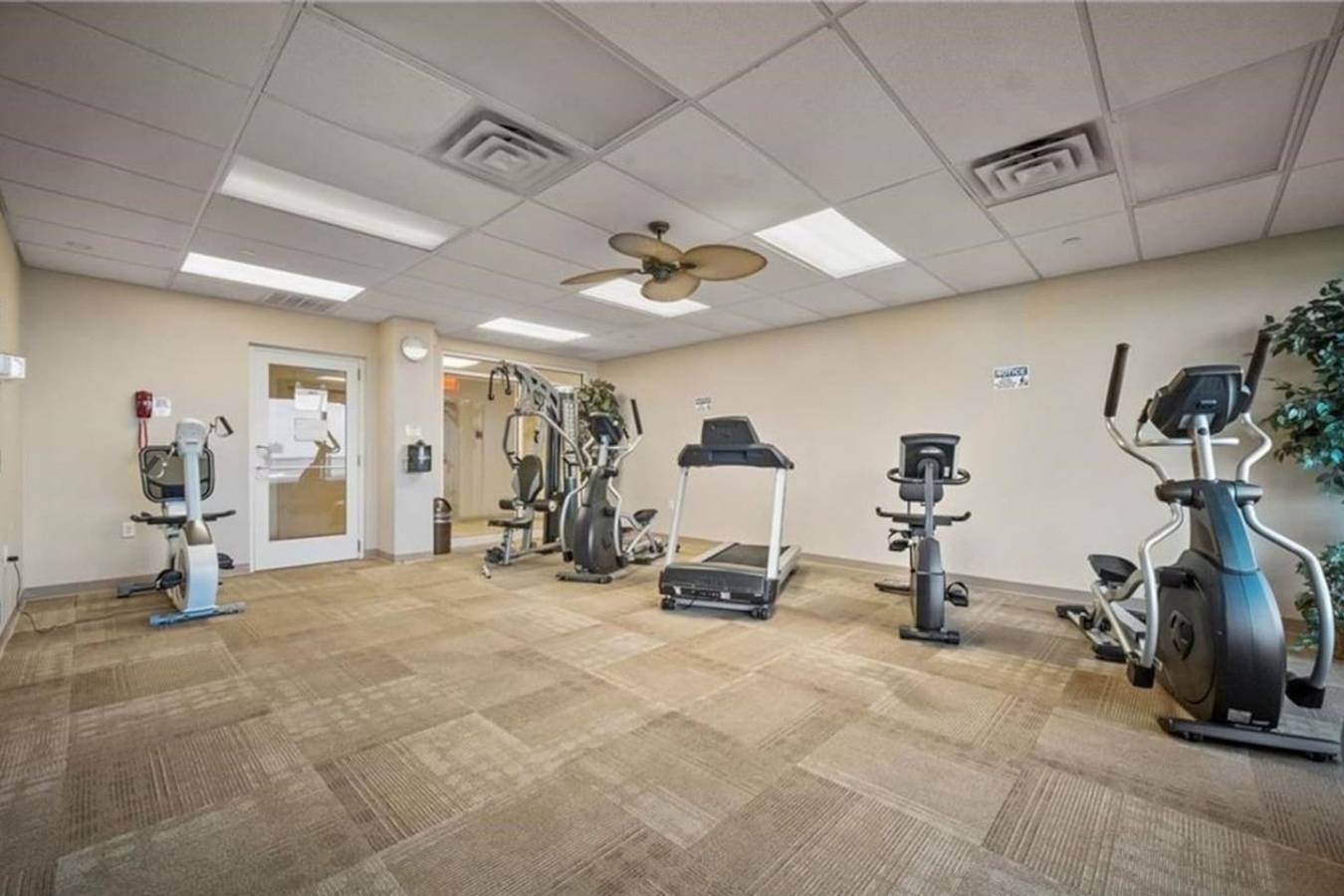 Apartamento entero, Oceanfront Beach Condo, Pool, Gym, Fishing Surfing in Virginia Beach
