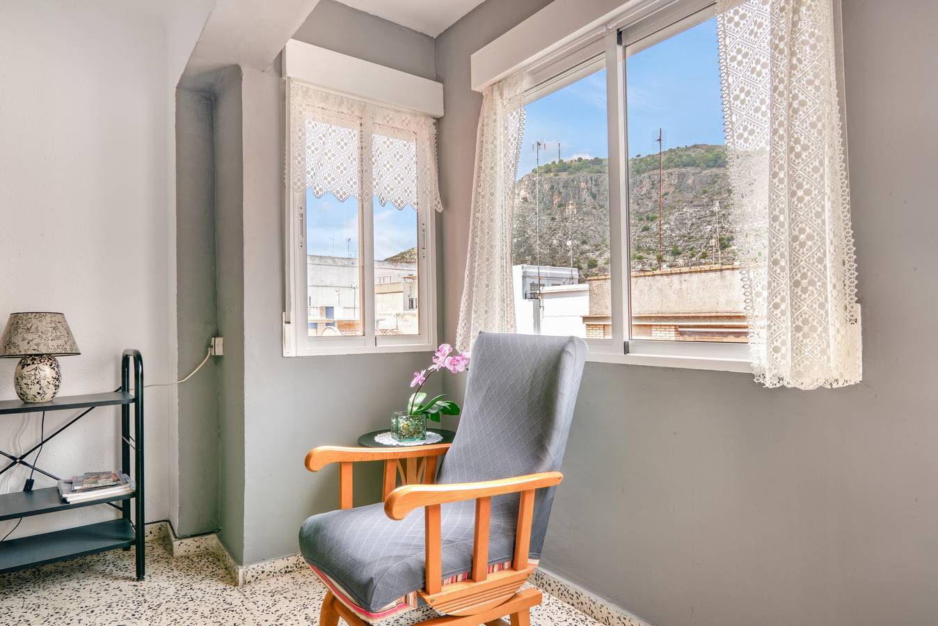 Apartamento entero, Apartamento 'Riu Mar Cullera' con vistas a la montaña, Wi-Fi y aire acondicionado in Cullera, Costa de Valencia