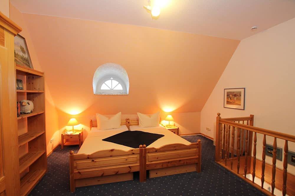 Ganze Wohnung, Reethaus Seeschlößchen, Fewo Klippenmöwe, nur 200m bis zum Strand in Büsumer Deichhausen, Dithmarschen