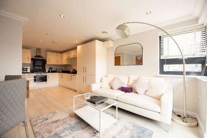 Apartment for 4 people, with terrace in Reading