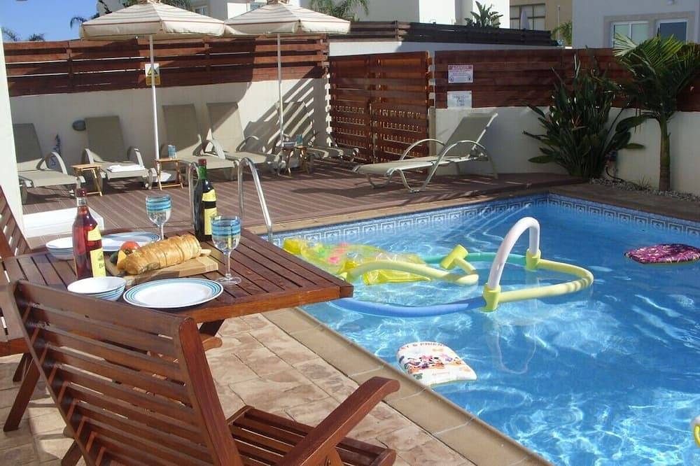 Sea  and Sun rise views. Villa with private pool and gated children Play Area. in Chypre du Sud