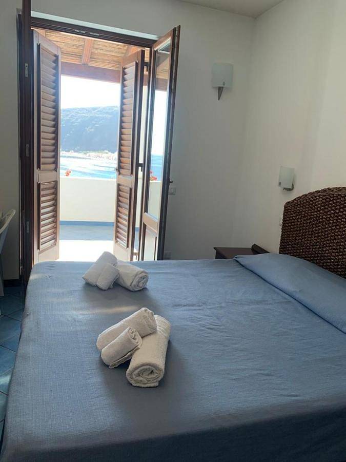 Location de vacances pour 2 personnes, avec vue et jardin, animaux acceptés à Lipari - 3