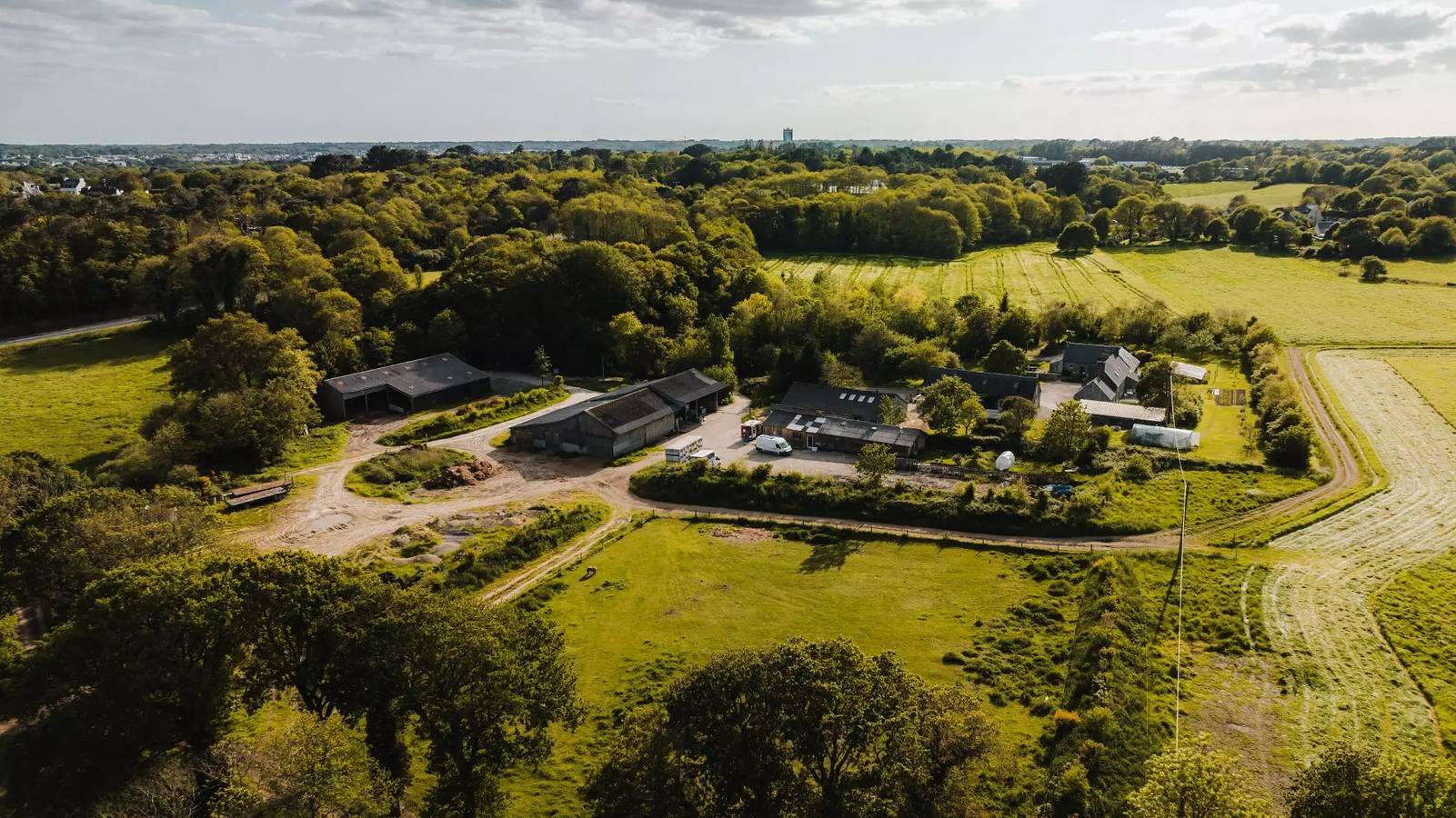 Apartamento entero, Entre la naturaleza y las olas, el espíritu bretón en Tiny House- 2 adultos + 2 niños hasta 12 años + 1 bebé in Pont-l'Abbé, Côte de Cornouaille