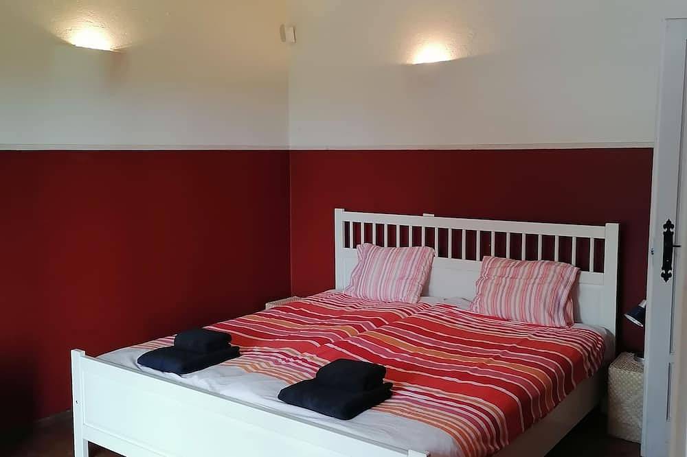 2 houses (up to 9 people) surrounded by nature and with a private swimming pool in Orgovany, Kecskemeti jaras
