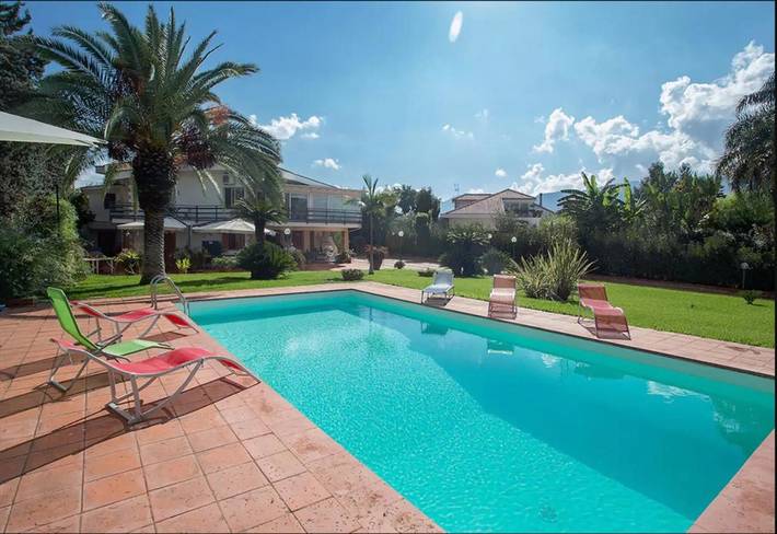 B&b per 2 persone, con Terrazza e Giardino nonché Piscina a Palermo
