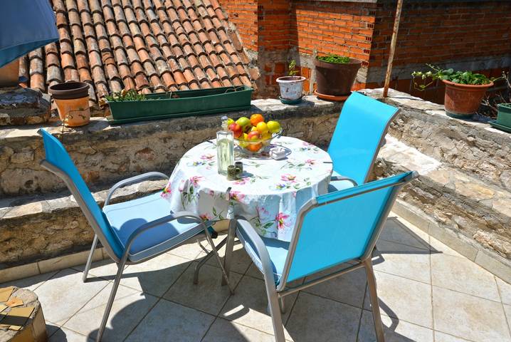 Ferienwohnung für 3 Personen, mit Balkon/Terrasse, mit Haustier auf Murter